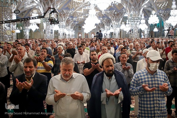 اقامه نماز عید قربان در حرم مطهر رضوی