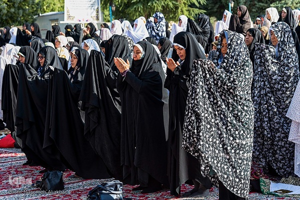 نماز عید قربان در امام‌زاده طاهر کرج