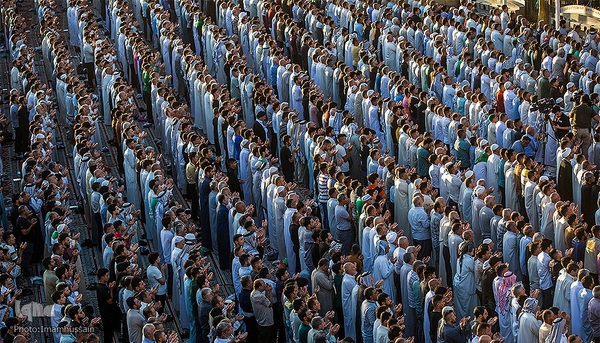 مراسم نماز عید قربان در جوار حرم امام حسین و برادرش عباس (ع)