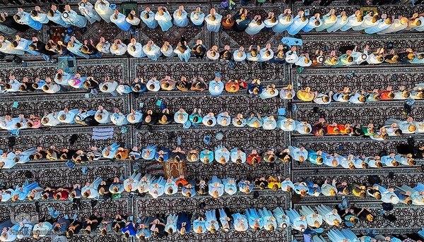 مراسم نماز عید قربان در جوار حرم امام حسین و برادرش عباس (ع)