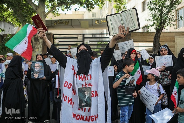 تجمع جامعه قرآنی در پی هتک حرمت به قرآن