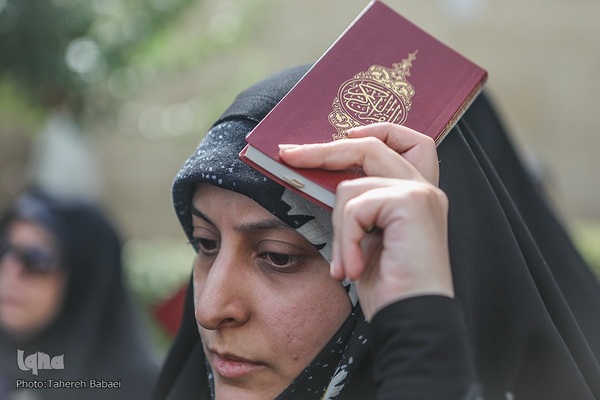 تجمع جامعه قرآنی در پی هتک حرمت به قرآن