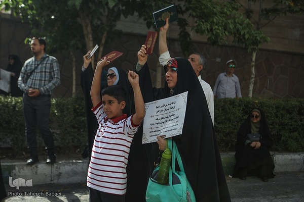 تجمع جامعه قرآنی در پی هتک حرمت به قرآن