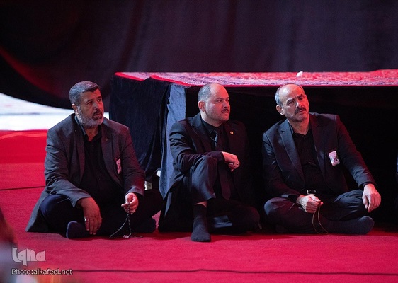 مراسم تعویض پرچم گنبد حرم حضرت اباالفضل العباس(ع) از قرمز به مشکی