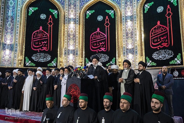 مراسم تعویض پرچم گنبد حرم حضرت اباالفضل العباس(ع) از قرمز به مشکی