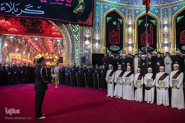 مراسم تعویض پرچم گنبد حرم حضرت اباالفضل العباس(ع) از قرمز به مشکی