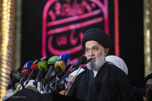 مراسم تعویض پرچم گنبد حرم حضرت اباالفضل العباس(ع) از قرمز به مشکی