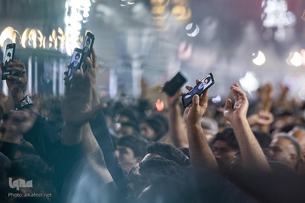 مراسم تعویض پرچم گنبد حرم حضرت اباالفضل العباس(ع) از قرمز به مشکی