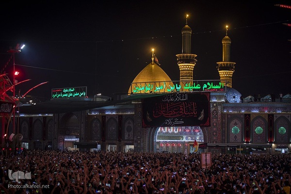 مراسم تعویض پرچم گنبد حرم حضرت اباالفضل العباس(ع) از قرمز به مشکی