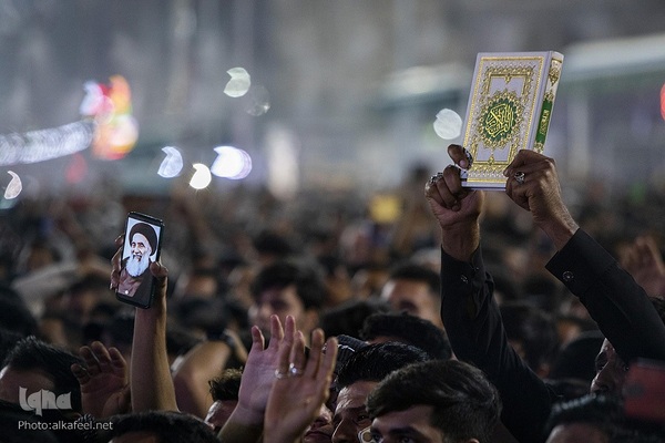 مراسم تعویض پرچم گنبد حرم حضرت اباالفضل العباس(ع) از قرمز به مشکی