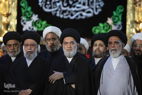 مراسم تعویض پرچم گنبد حرم حضرت اباالفضل العباس(ع) از قرمز به مشکی