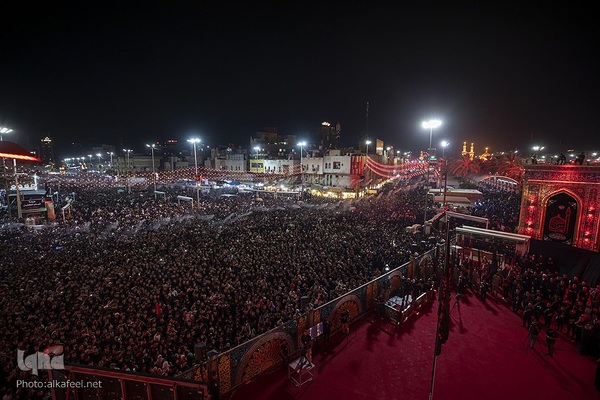 مراسم تعویض پرچم گنبد حرم حضرت اباالفضل العباس(ع) از قرمز به مشکی