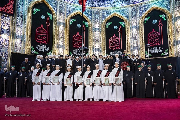 مراسم تعویض پرچم گنبد حرم حضرت اباالفضل العباس(ع) از قرمز به مشکی