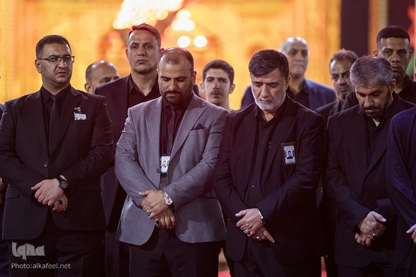 مراسم تعویض پرچم گنبد حرم حضرت اباالفضل العباس(ع) از قرمز به مشکی