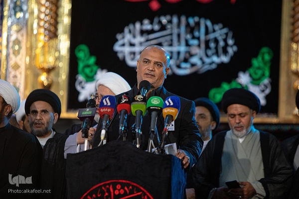 مراسم تعویض پرچم گنبد حرم حضرت اباالفضل العباس(ع) از قرمز به مشکی