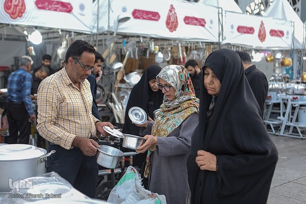 نمایشگاه «عطر سیب» در میدان آئینی امام حسین(ع)