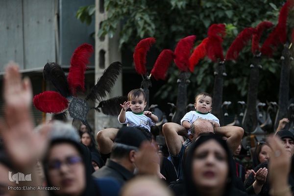 تجمع هیئات عزاداری و آیین نخل گردانی عصر تاسوعا