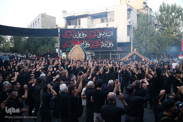 تجمع هیئات عزاداری و آیین نخل گردانی عصر تاسوعا