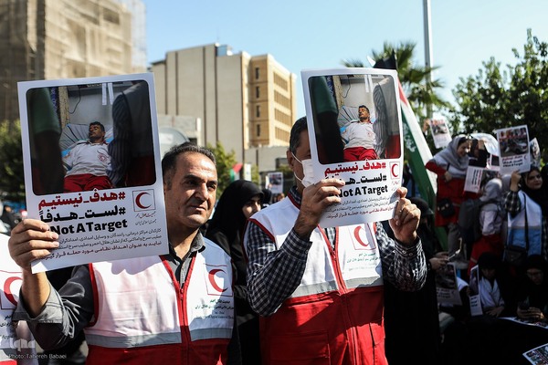 تجمع امدادگران و کادر درمان در میدان فلسطین