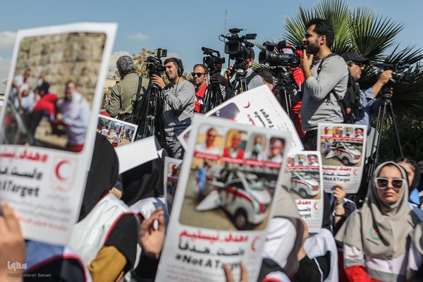 تجمع امدادگران و کادر درمان در میدان فلسطین