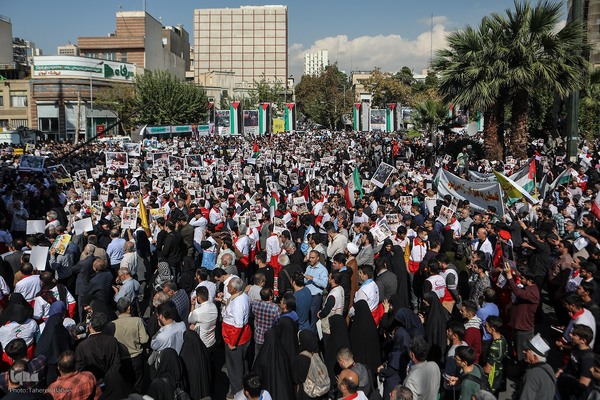 تجمع امدادگران و کادر درمان در میدان فلسطین