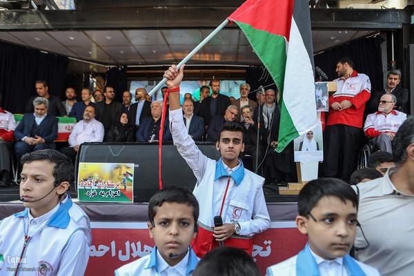 تجمع امدادگران و کادر درمان در میدان فلسطین