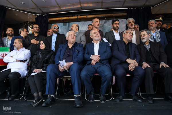 تجمع امدادگران و کادر درمان در میدان فلسطین