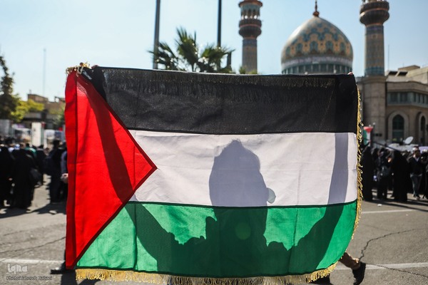 تجمع امدادگران و کادر درمان در میدان فلسطین