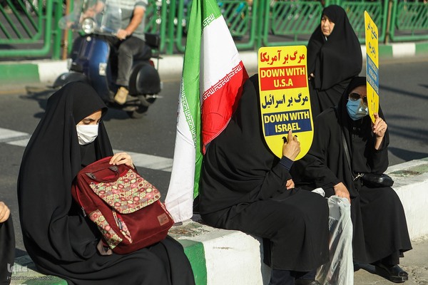 اجتماع عظیم مردم تهران در واکنش به جنایت رژیم صهیونیستی در غزه در میدان انقلاب