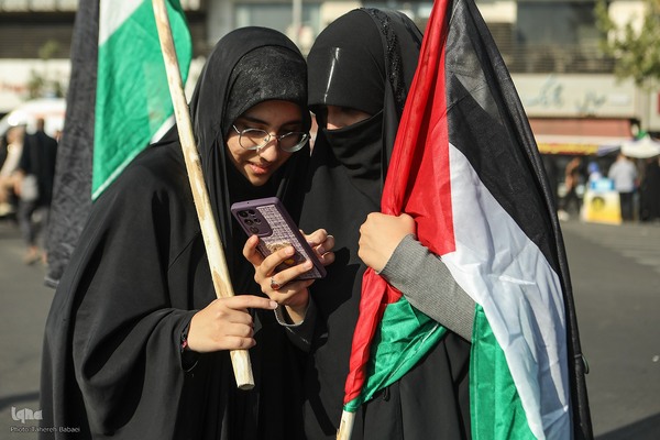 اجتماع عظیم مردم تهران در واکنش به جنایت رژیم صهیونیستی در غزه در میدان انقلاب