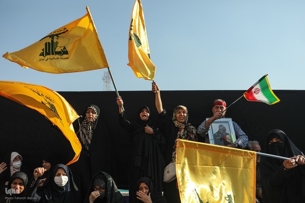 اجتماع عظیم مردم تهران در واکنش به جنایت رژیم صهیونیستی در غزه در میدان انقلاب