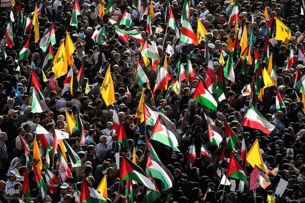 اجتماع عظیم مردم تهران در واکنش به جنایت رژیم صهیونیستی در غزه در میدان انقلاب