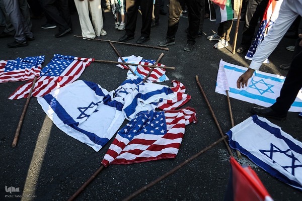 اجتماع عظیم مردم تهران در واکنش به جنایت رژیم صهیونیستی در غزه در میدان انقلاب