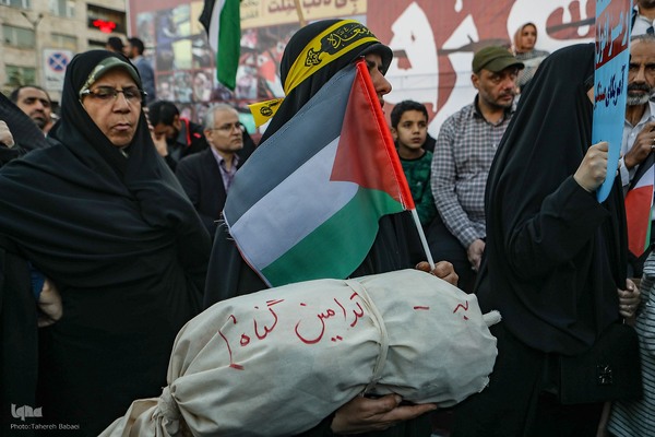 اجتماع عظیم مردم تهران در واکنش به جنایت رژیم صهیونیستی در غزه در میدان انقلاب