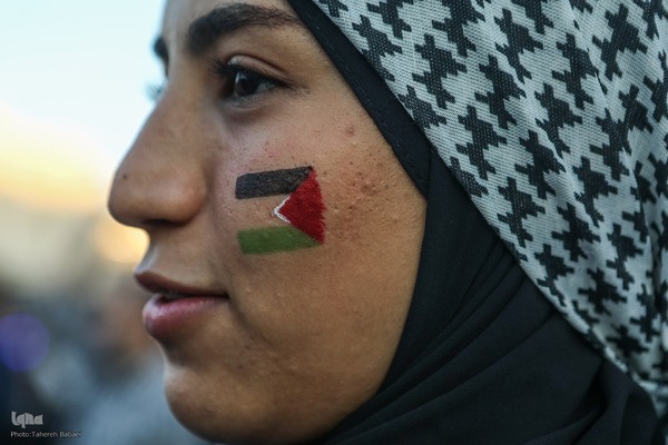 اجتماع عظیم مردم تهران در واکنش به جنایت رژیم صهیونیستی در غزه در میدان انقلاب