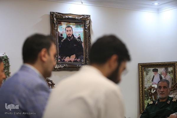 دیدار جامعه قرآنی با خانواده شهید آرمان علی‌وردی