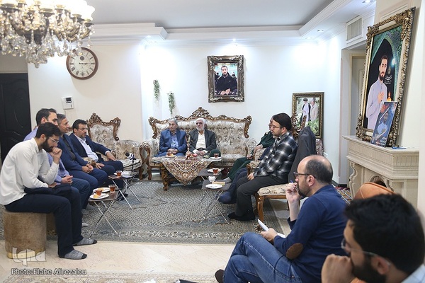 دیدار جامعه قرآنی با خانواده شهید آرمان علی‌وردی