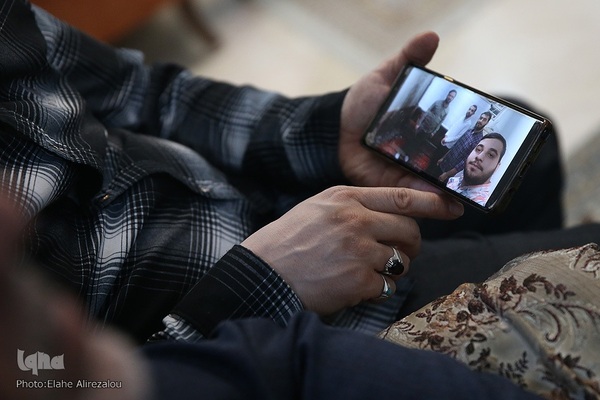 دیدار جامعه قرآنی با خانواده شهید آرمان علی‌وردی