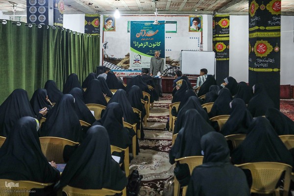 جلسه آموزش قرآن در کانون الزهراء(س)