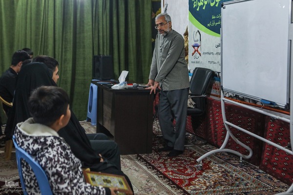 جلسه آموزش قرآن در کانون الزهراء(س)