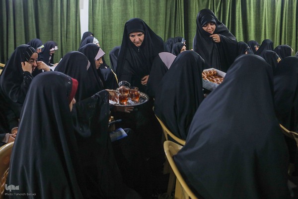 جلسه آموزش قرآن در کانون الزهراء(س)