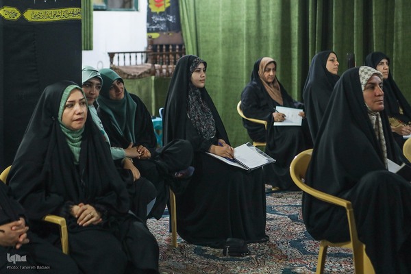 جلسه آموزش قرآن در کانون الزهراء(س)