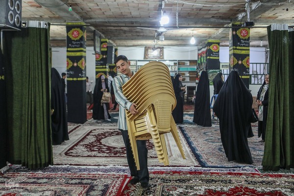 جلسه آموزش قرآن در کانون الزهراء(س)