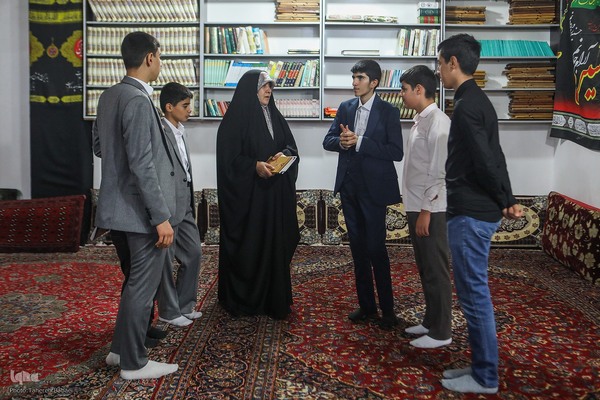 جلسه آموزش قرآن در کانون الزهراء(س)