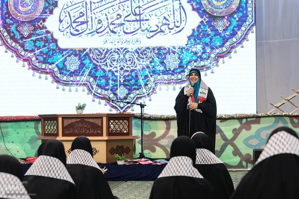 الهام غفاری، مجری و حافظ کل قرآن