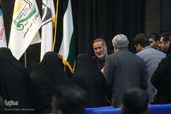 عصر شعر «به‌نام مادر»