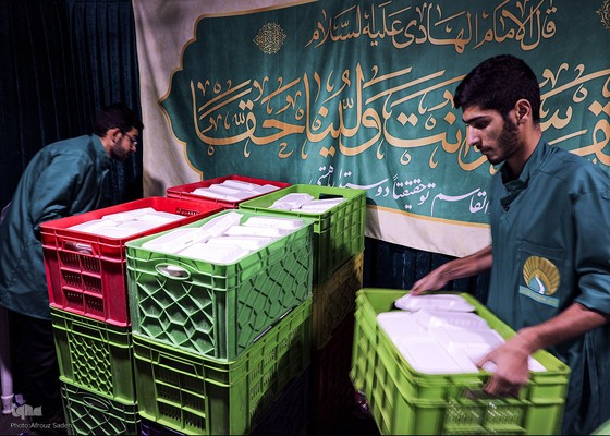 مهمان عزاي حضرت مادر بر سفره كريم بن كريم