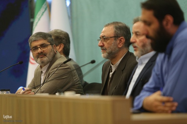 میزگرد تخصصی در روز اول نشست تخصصی استادان، قاریان و حافظان قرآن