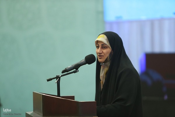 مژگان خان بابا در دومین روز ارائه مقالات هجدهمین نشست تخصصی قاریان و حافظان قرآن