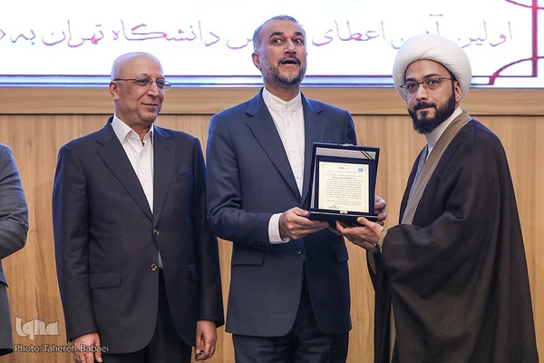 نخستین آیین اعطای تندیس دانشگاه تهران به نمادهای مقاومت